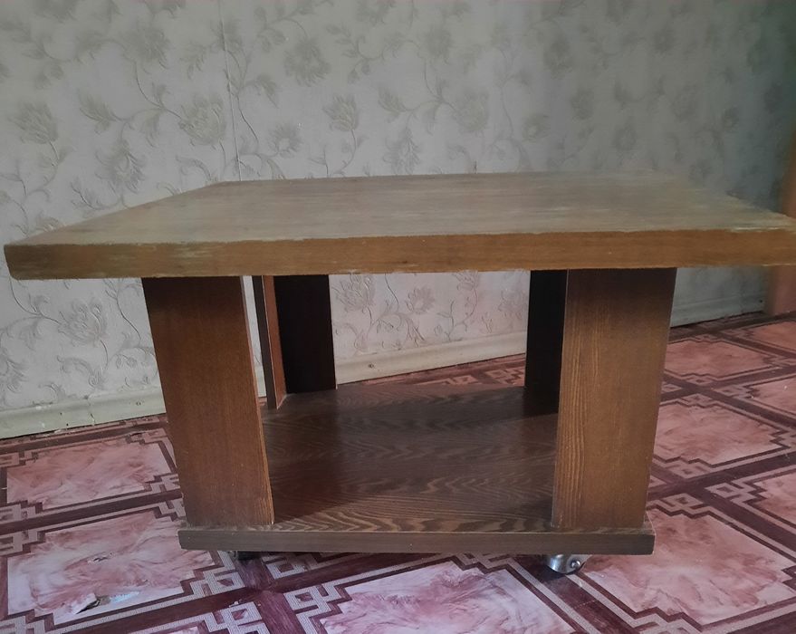 Стол кух со стульями,стол журнальный