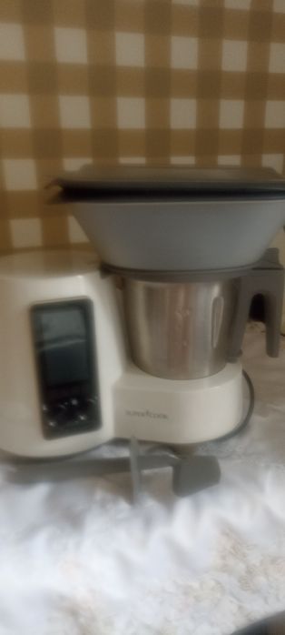 Машина комбайн варит