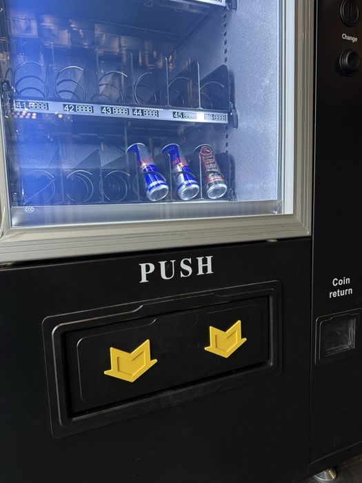 Automat de gustari si bauturi- ecran tactil cu android TCN