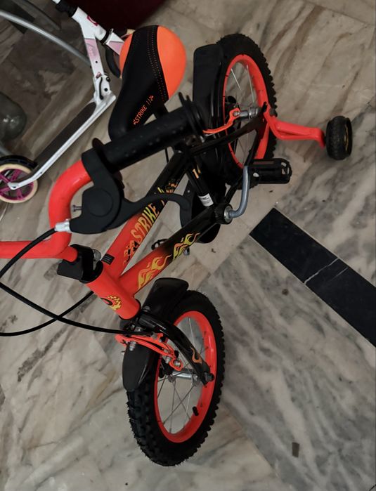 Bicicletă copii Strike 14”, cu roți ajutătoare, frâne, stare foarte bună