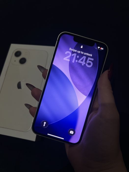 Iphone 13 mini бял
