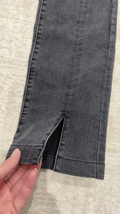 Продам джинсы женская.