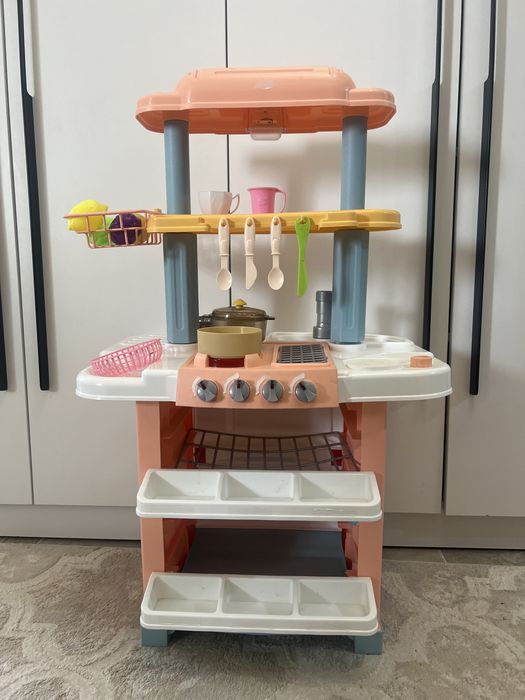 Продам детскую кухню