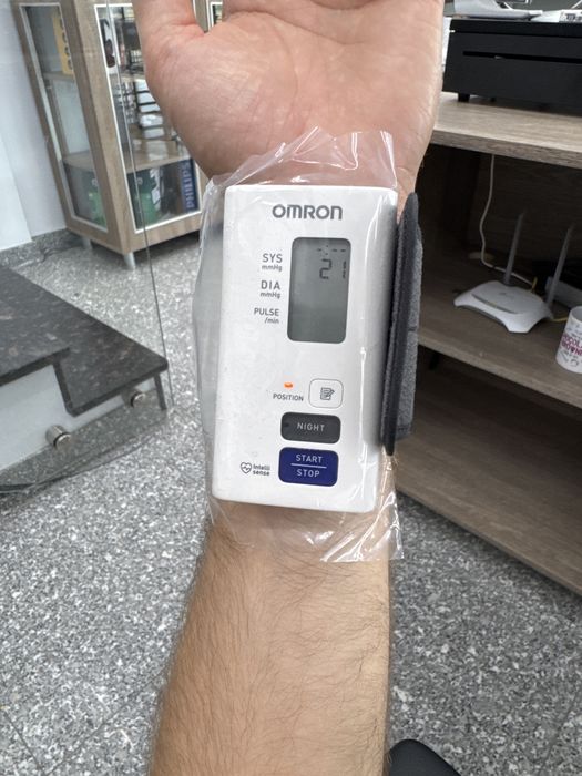 Tensiometru omron NightView cu conectare  in aplicatie