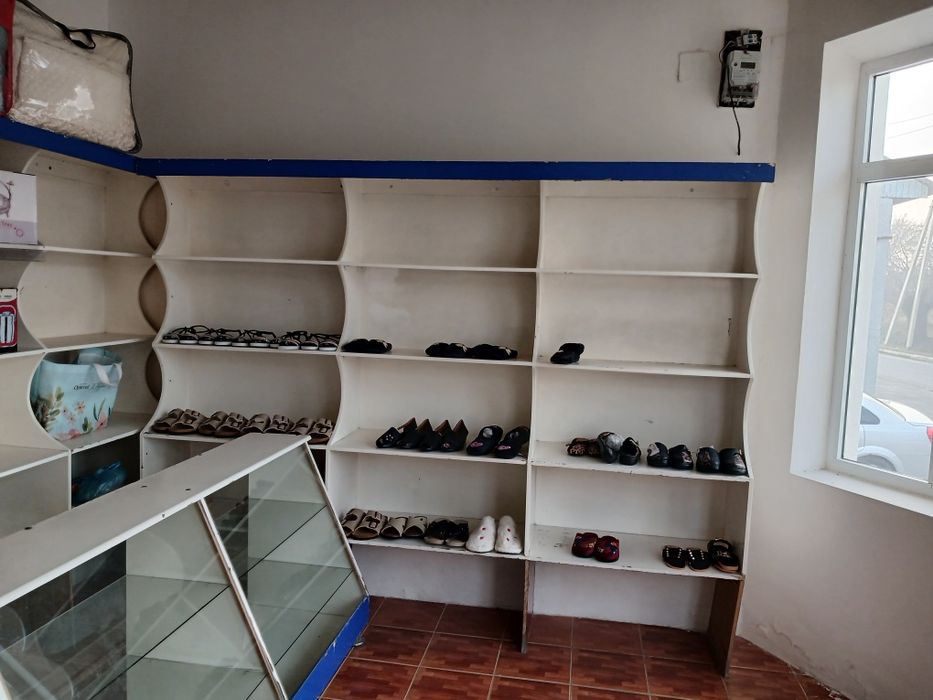 Prilafka vitrina polka