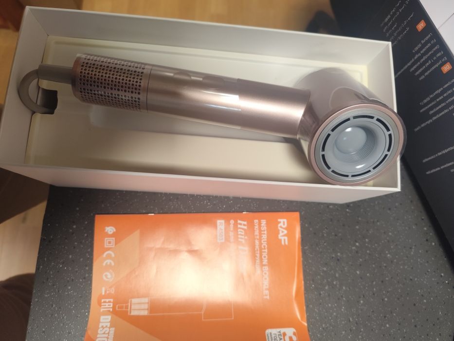 Uscaror profesional Raf 4503-  1600 w , ionizator - 2 viteze și 3 trep