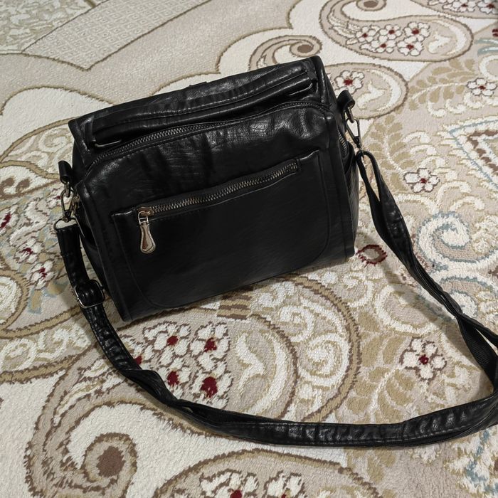 продается сумка через плечо