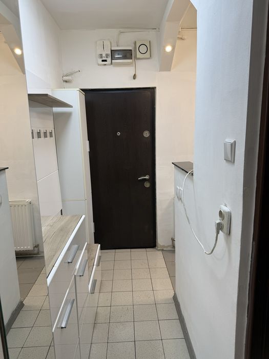 Inchiriez apartament cu 2 camere