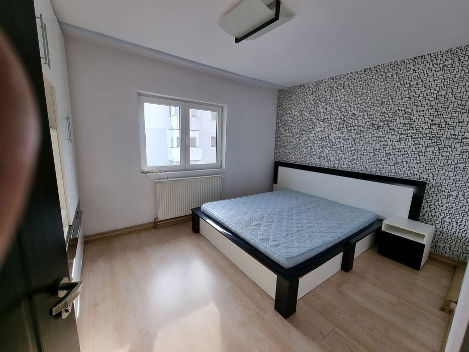 apartament cu 3 camere, decomandat, renovat