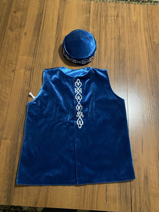 Национальная жилетка с тюбетейкой