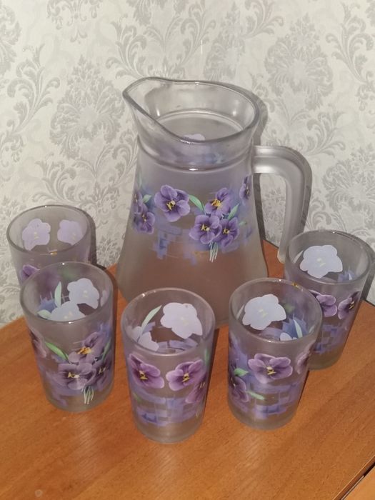 Кувшин  с стаканами