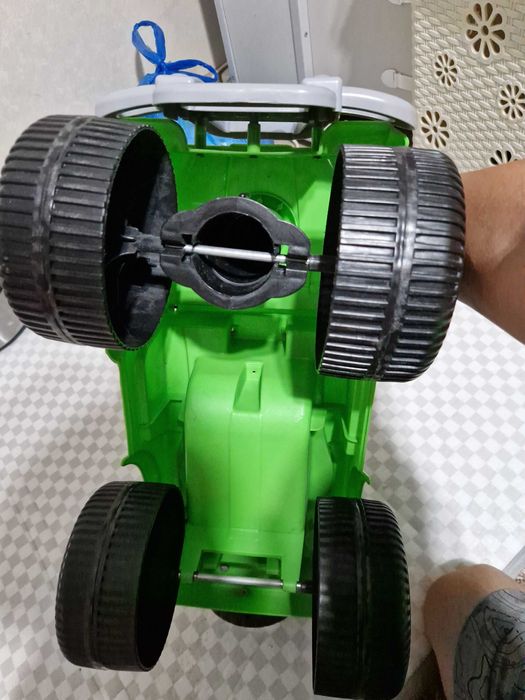 Машинка  для ребенка 2-3 года