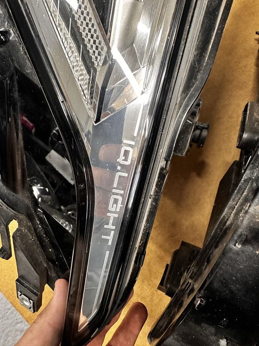 Faruri full led,grilă radiator.emblemă distronic.vw tiguan 2 facelift.