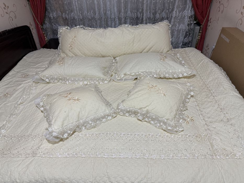 Продам покрывало  двухспальный, комплект в отличном состоянии
