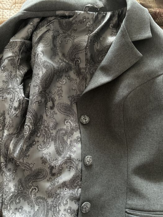 Серый костюм двойка