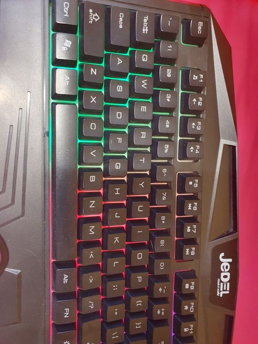 светеща клавиатура