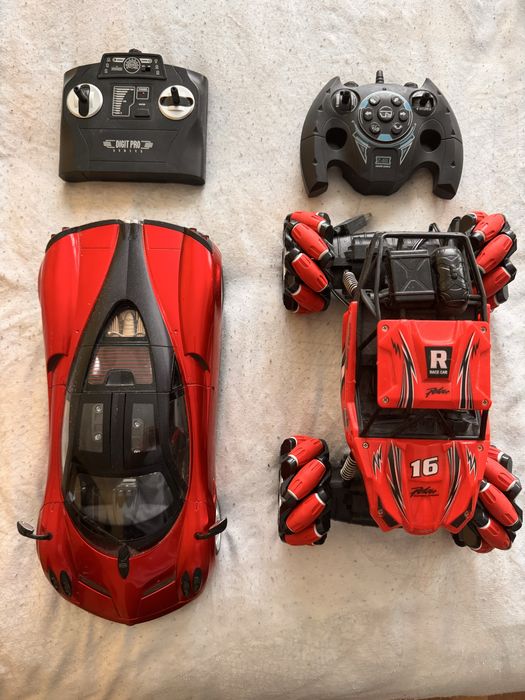 Два броя колички с дистанционно