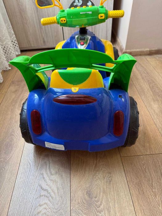 Детска кола с педал на акумулаторна батерия