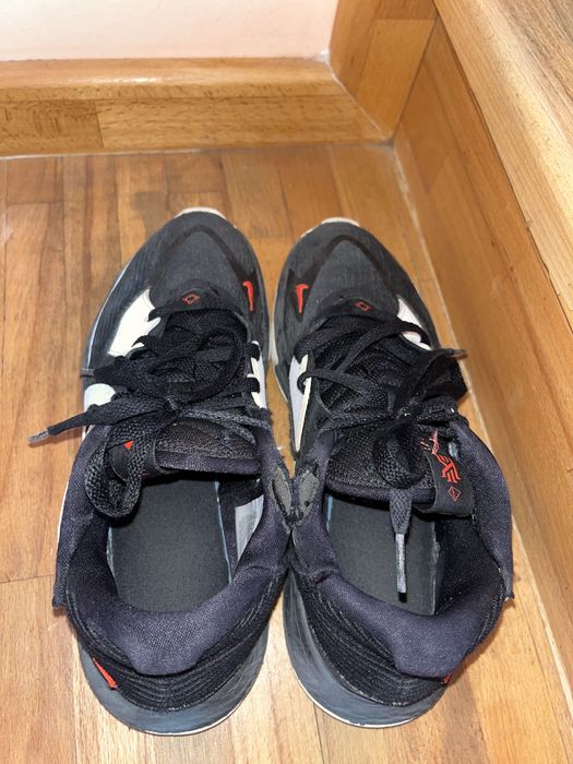 Adidasi Nike Kyrie 5