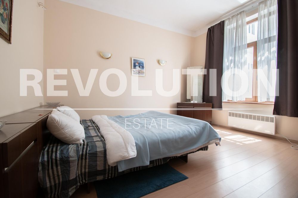 Дава се под наем Тристаен апартамент в София, Център - 106 кв.м за 750 € - Снимка #3