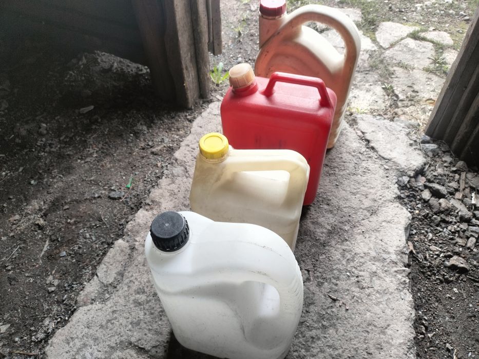 Продам канистра 4л 5л