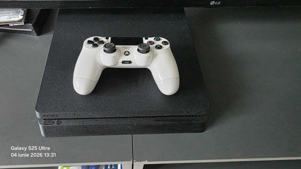 PS 4 Slim 1 TB cu o maneta orgininala