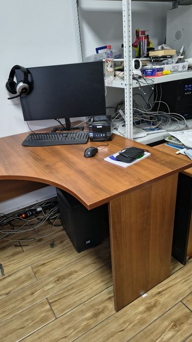 Угловой компьютерный стол