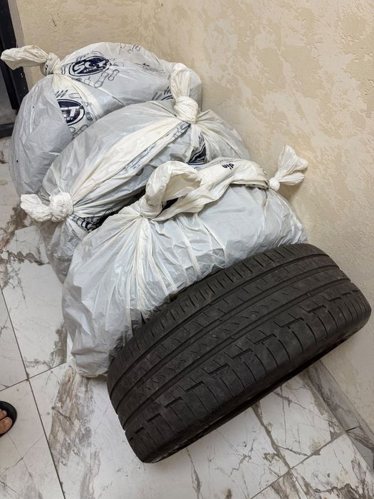 Продам комплект б/у летних шин