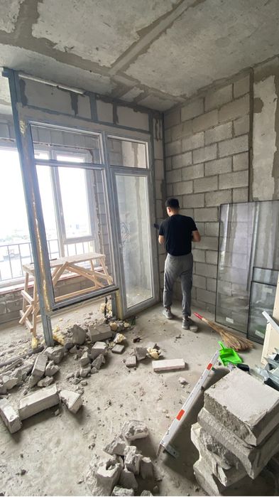 Әйнек Терезе мен есік