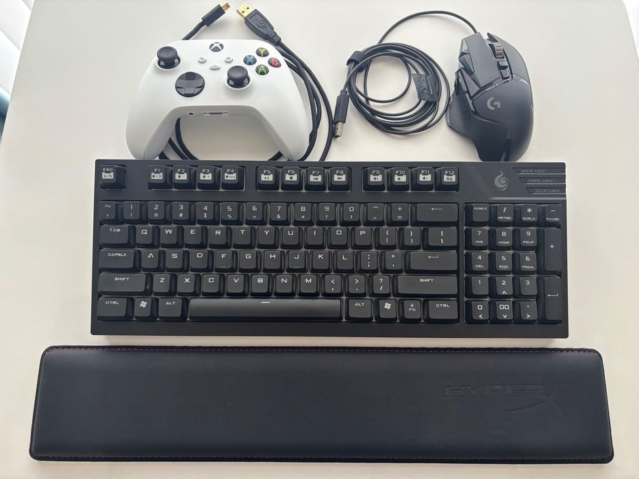 Laptop Gaming ASUS ROG Zephyrus M16 GU603ZX plus accesorii gaming