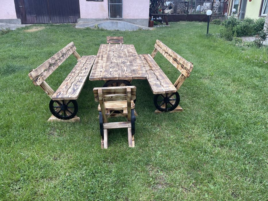 Masa din lemn masiv pentru terasa foisor