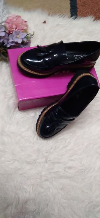 Pantofi ,m:37,lac ,NOI,35 lei