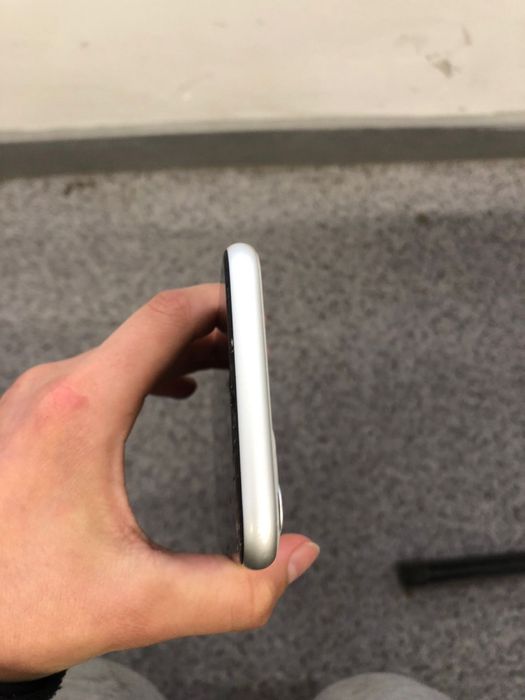 Продою айфон 11 работает