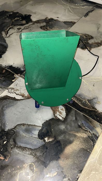 Vand tocatoare de mere , pere