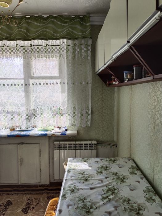 Продам 1.5ку. на площади. В 4х эт. доме .