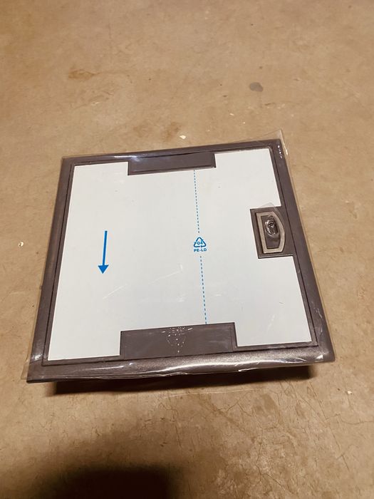 Продам лючки напольные Legrand