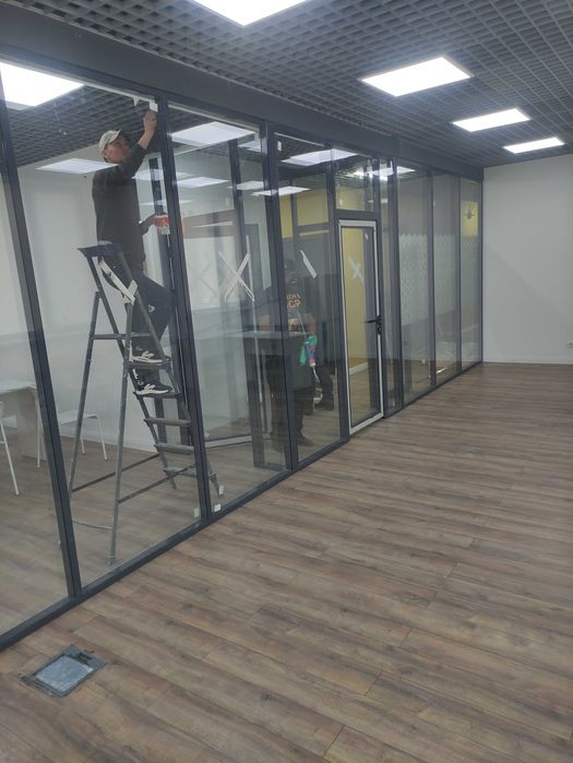 Пластиковые двери, витражи, перегородки.