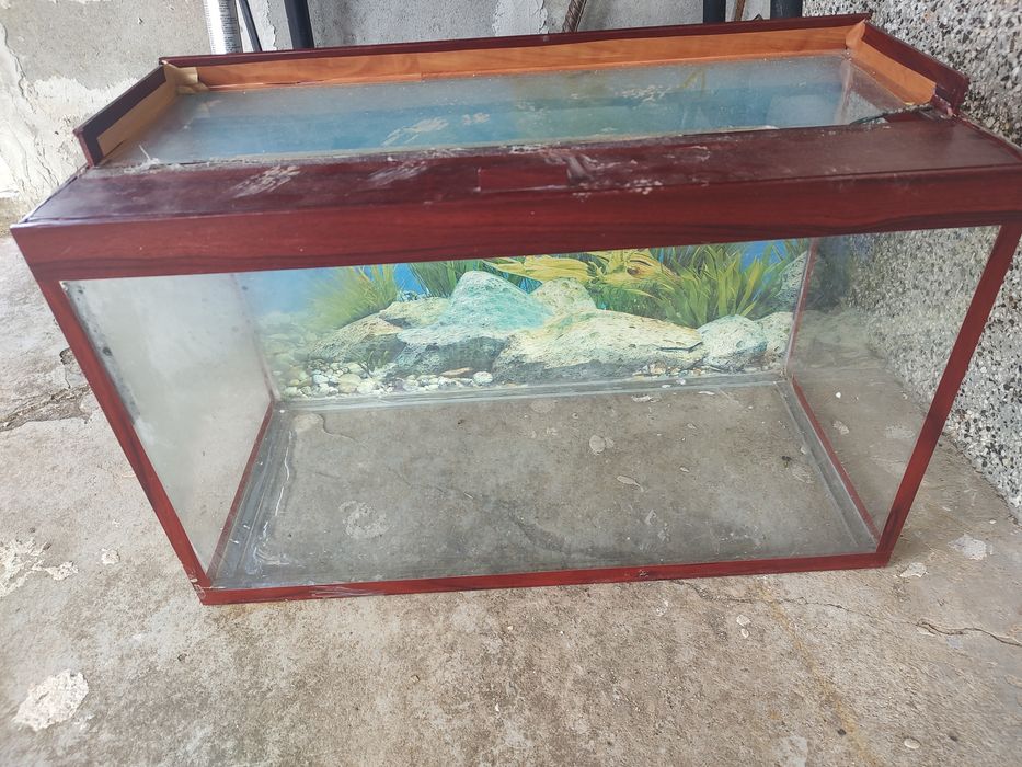 Продавам аквариум