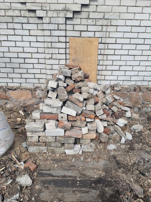 Отдам даром остатки кирпича