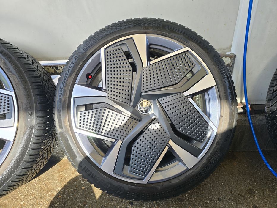 Оригинални джанти и гуми 5x112 8.5/9J 57.1мм от Skoda Enyaq VRS Coupe