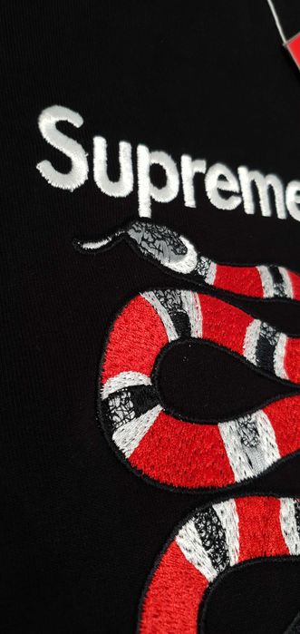 SUPREME чисто нов суичър