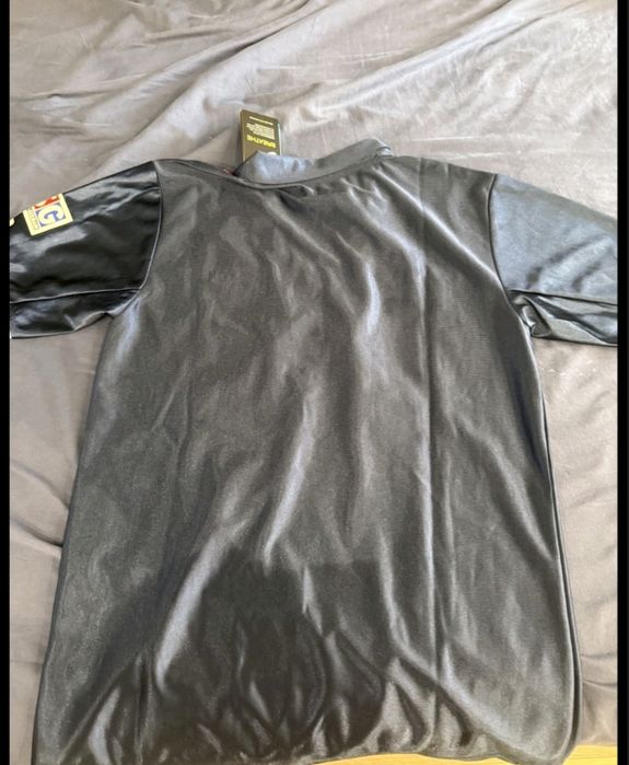 Ретро екип на ПСЖ , М размер. Чисто нов.