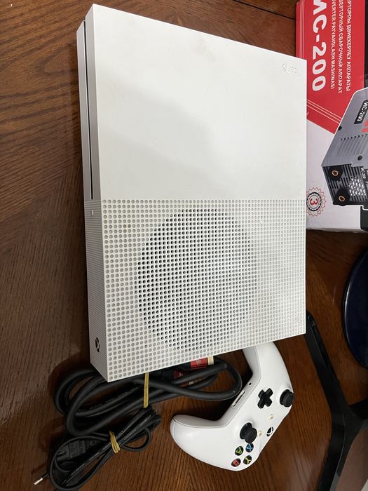 Xbox one s в хорошем состоянии