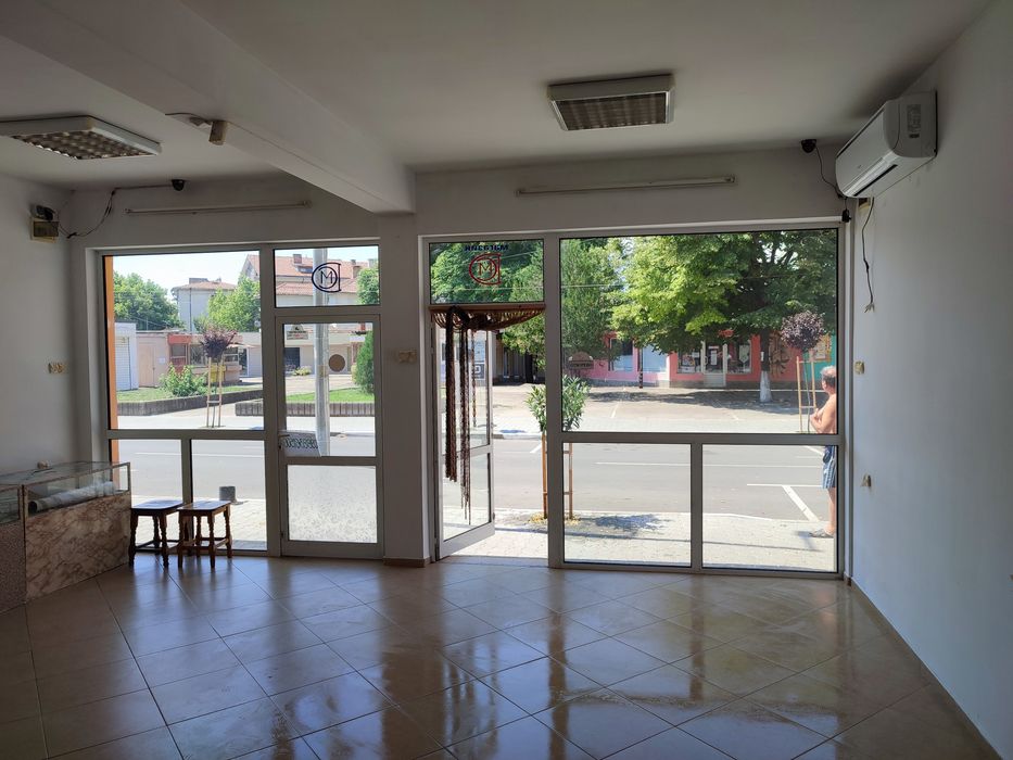 Дава се под наем Магазин в Нова Загора - 56 кв.м за 336.6 € - Снимка #7