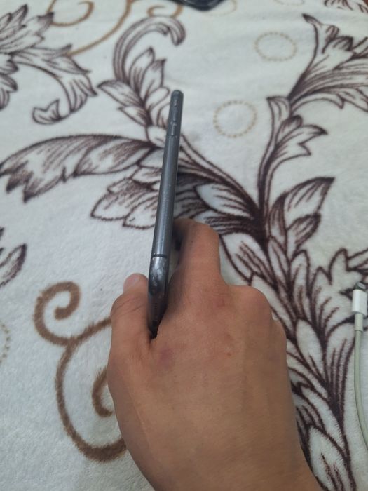 Vand iphone 11 in stare buna