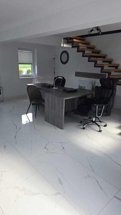 Vand hale si cladire birouri 950 Mp utili