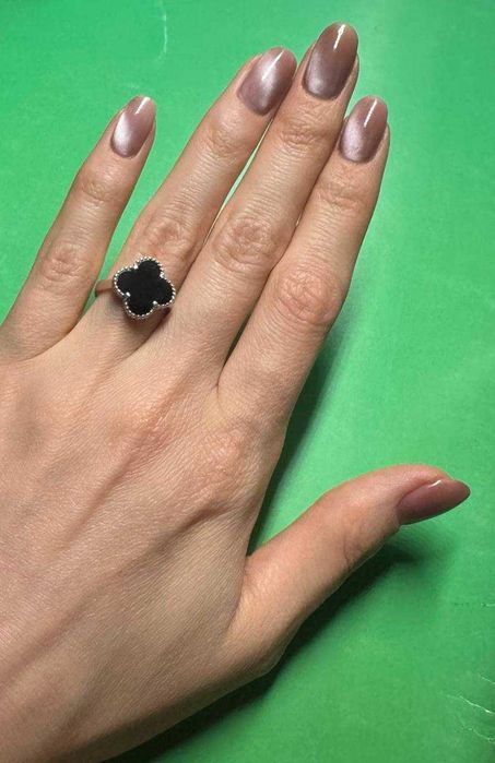 Серебр. кольцо - Van Cleef & Arpels Alhambra. проба - 925 РАЗМЕР - 17
