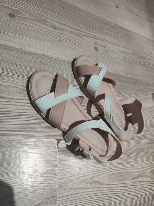 Sandale roz cu alb LC Waikiki