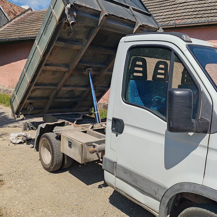 Iveco daily basculabil pe 3 parti pe cutie cauciucuri noi adus recent din italia
