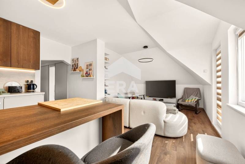 Продава се Тристаен апартамент в Варна, Лятно кино Тракия - 95 кв.м за 1737 €/кв.м - Снимка #2